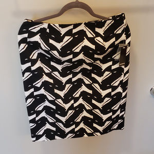 Premise NWT Size 6 Black and White Pattern Skirt